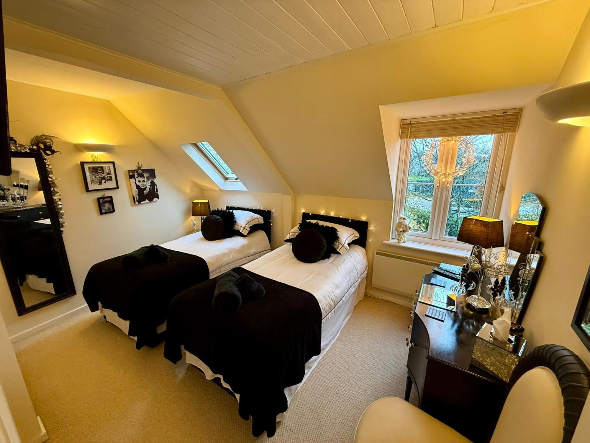 Luxury Kingfisher Lodge, Isis Lake, Within The Cotswold Waterpark Сайърънсестър Екстериор снимка
