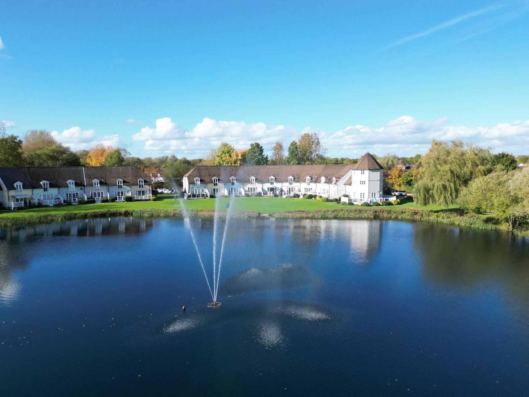 Luxury Kingfisher Lodge, Isis Lake, Within The Cotswold Waterpark Сайърънсестър Екстериор снимка