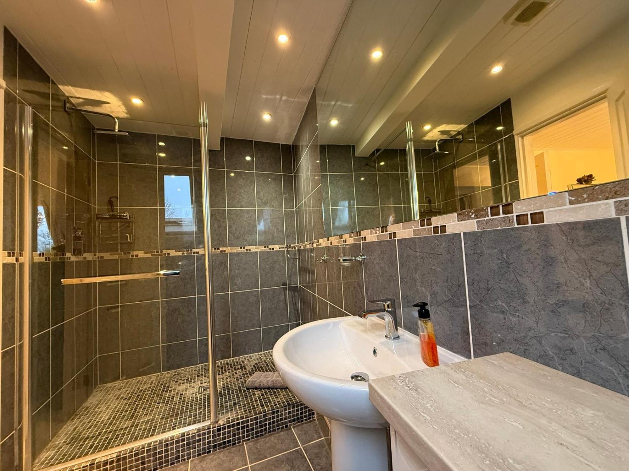 Luxury Kingfisher Lodge, Isis Lake, Within The Cotswold Waterpark Сайърънсестър Екстериор снимка