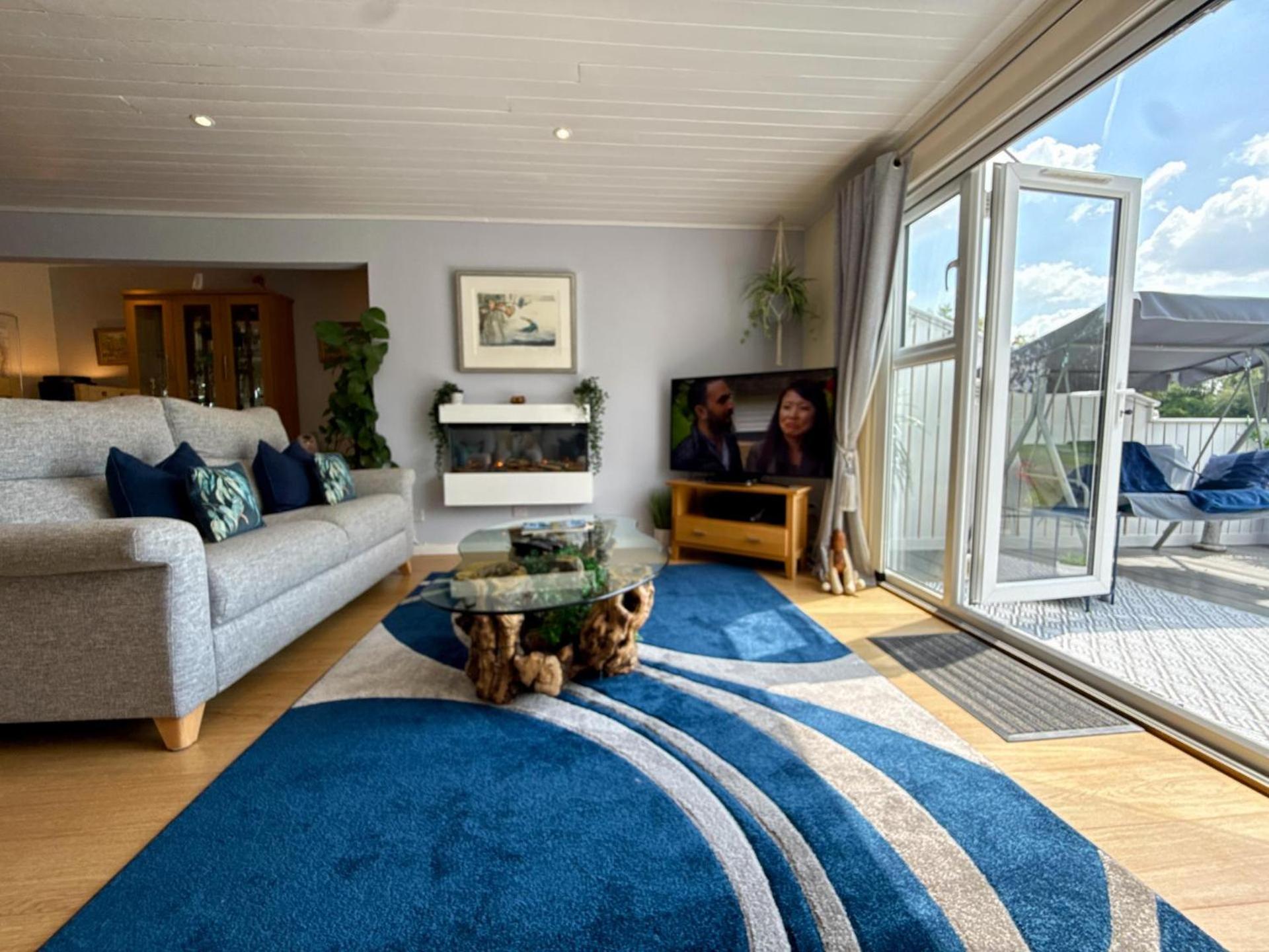 Luxury Kingfisher Lodge, Isis Lake, Within The Cotswold Waterpark Сайърънсестър Екстериор снимка