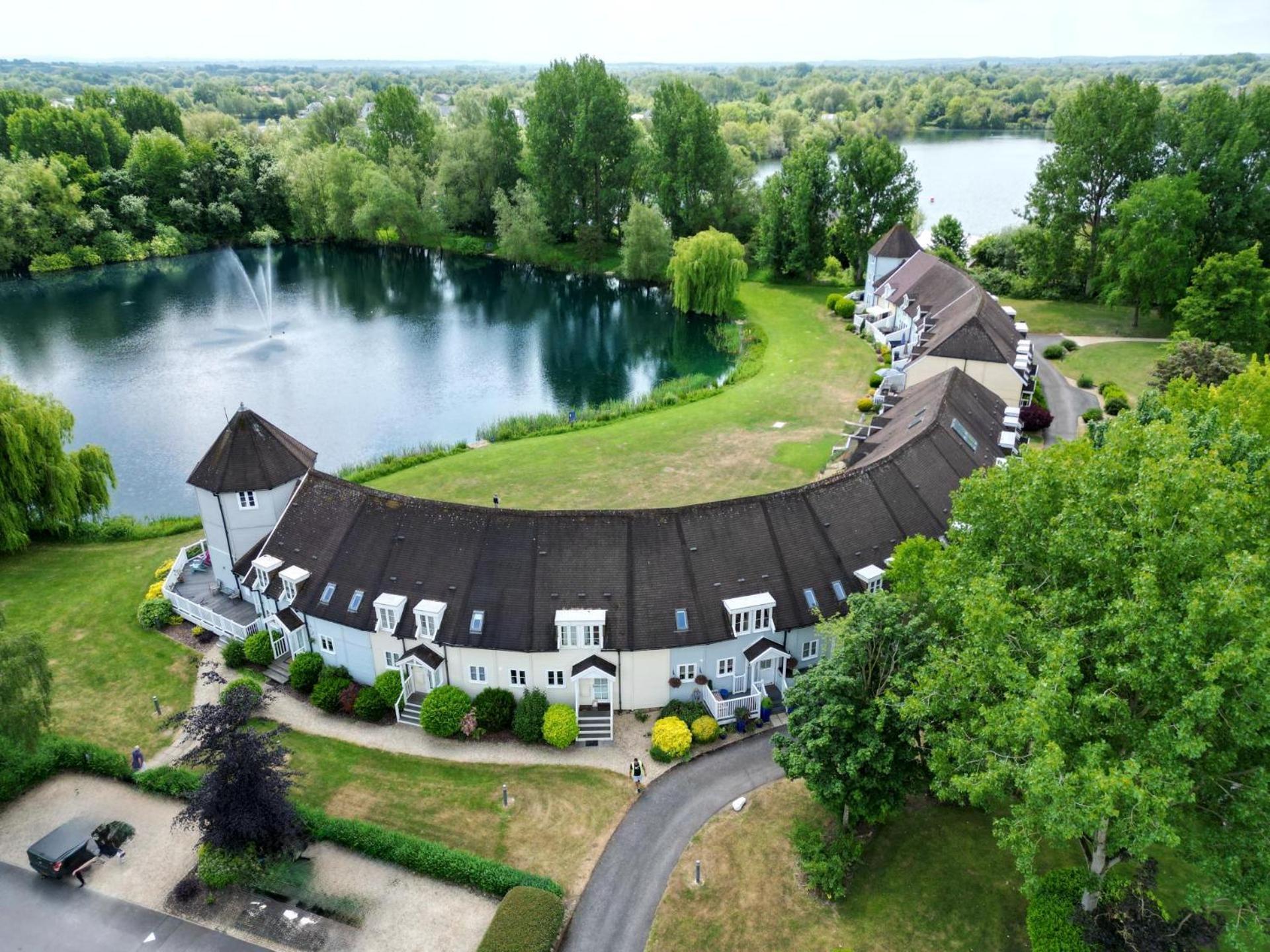 Luxury Kingfisher Lodge, Isis Lake, Within The Cotswold Waterpark Сайърънсестър Екстериор снимка