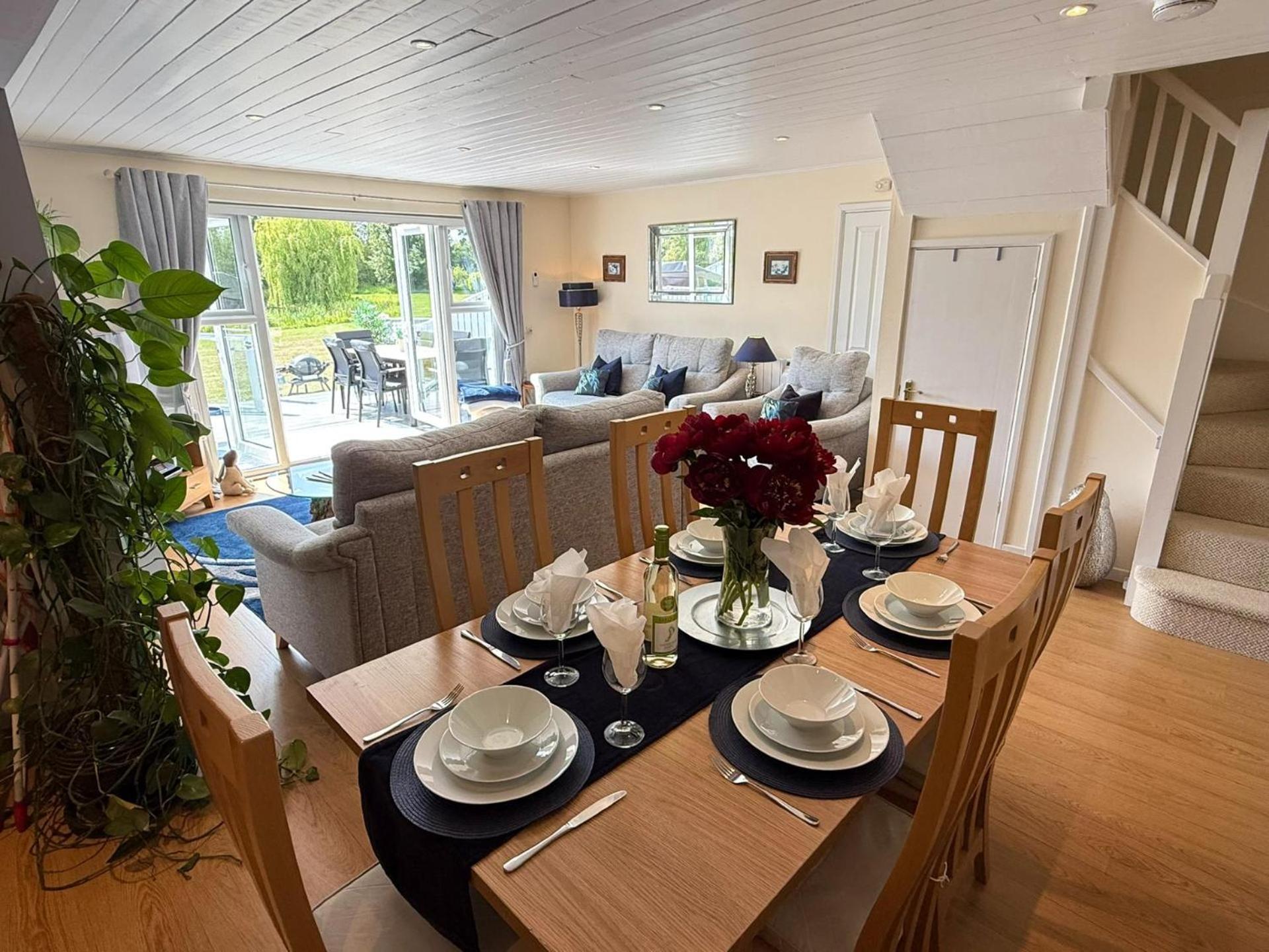 Luxury Kingfisher Lodge, Isis Lake, Within The Cotswold Waterpark Сайърънсестър Екстериор снимка