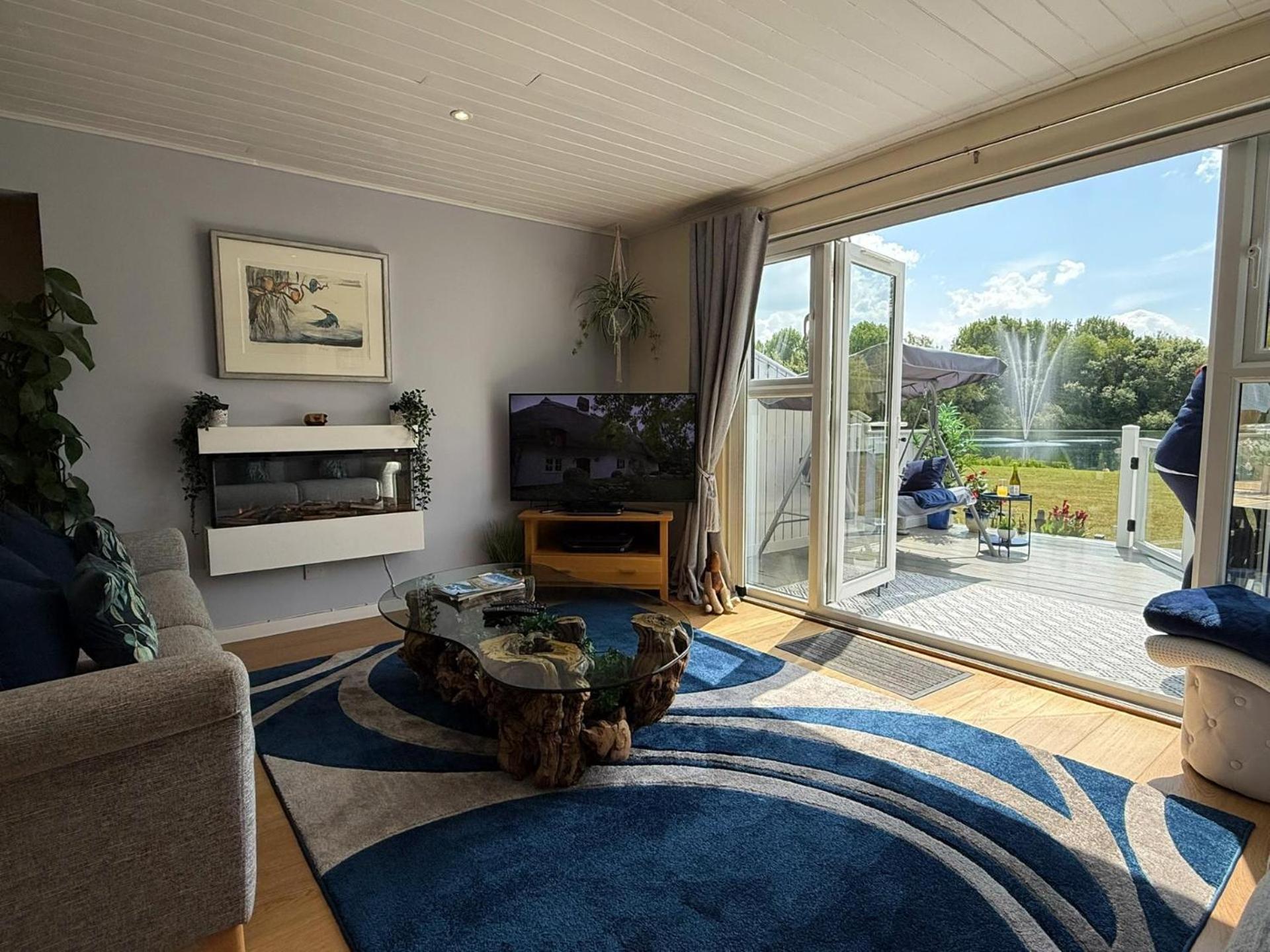 Luxury Kingfisher Lodge, Isis Lake, Within The Cotswold Waterpark Сайърънсестър Екстериор снимка