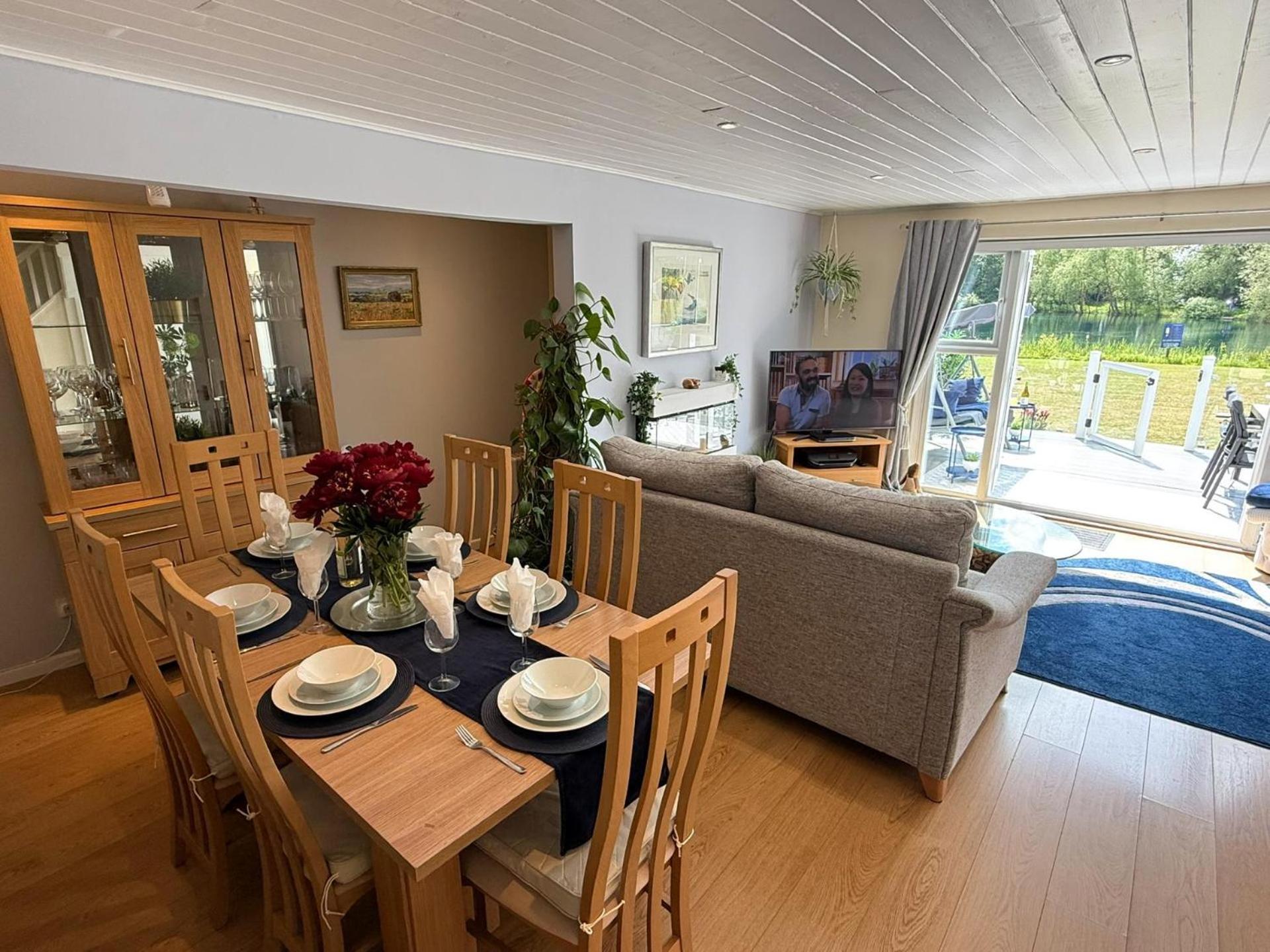 Luxury Kingfisher Lodge, Isis Lake, Within The Cotswold Waterpark Сайърънсестър Екстериор снимка